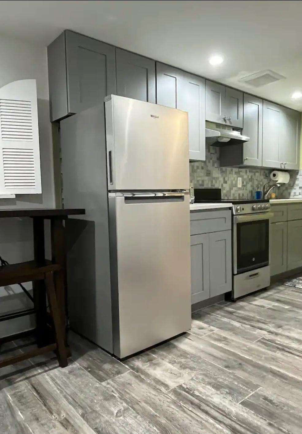 Newly furnished safe private studio apartment - Photo 9