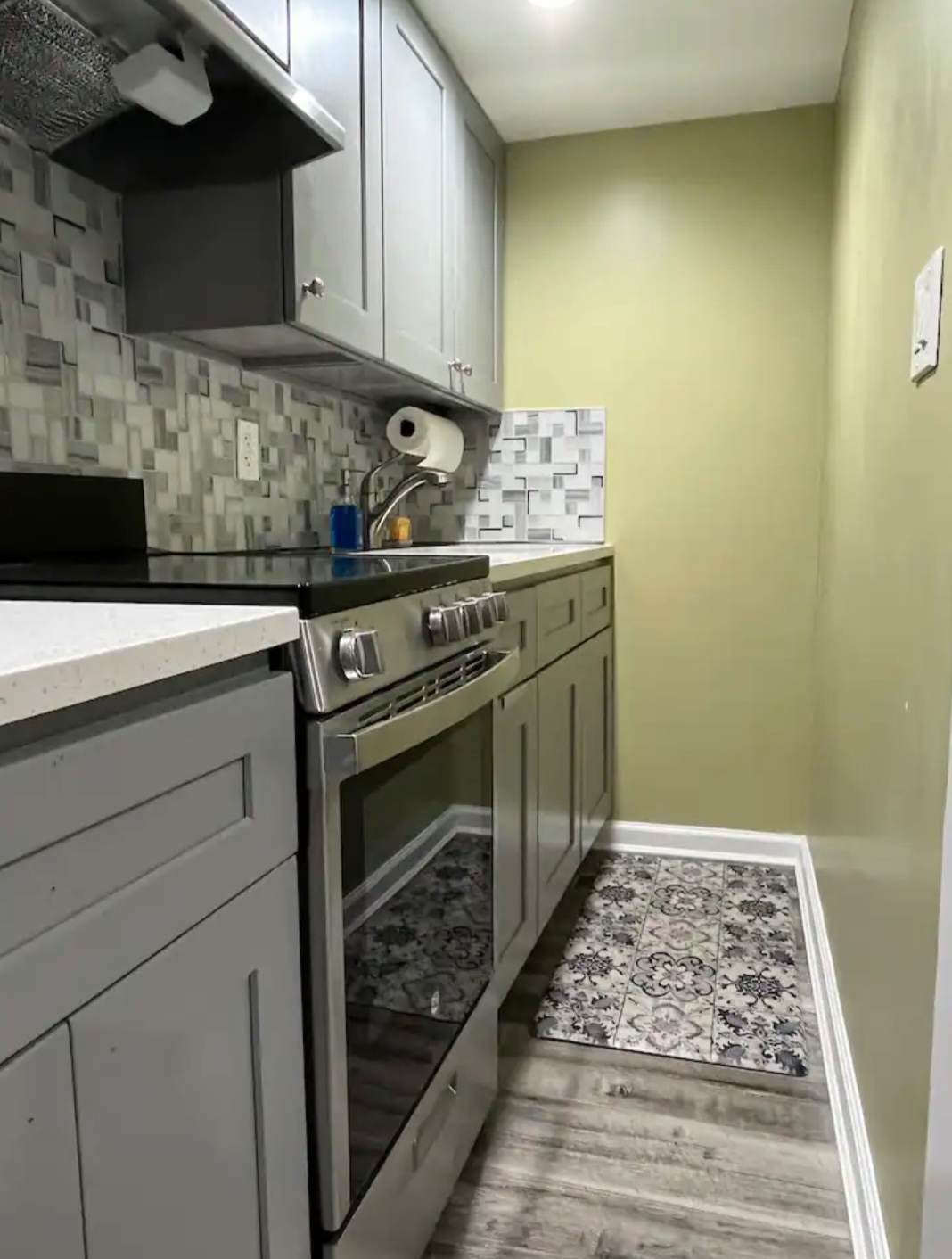 Newly furnished safe private studio apartment - Photo 10