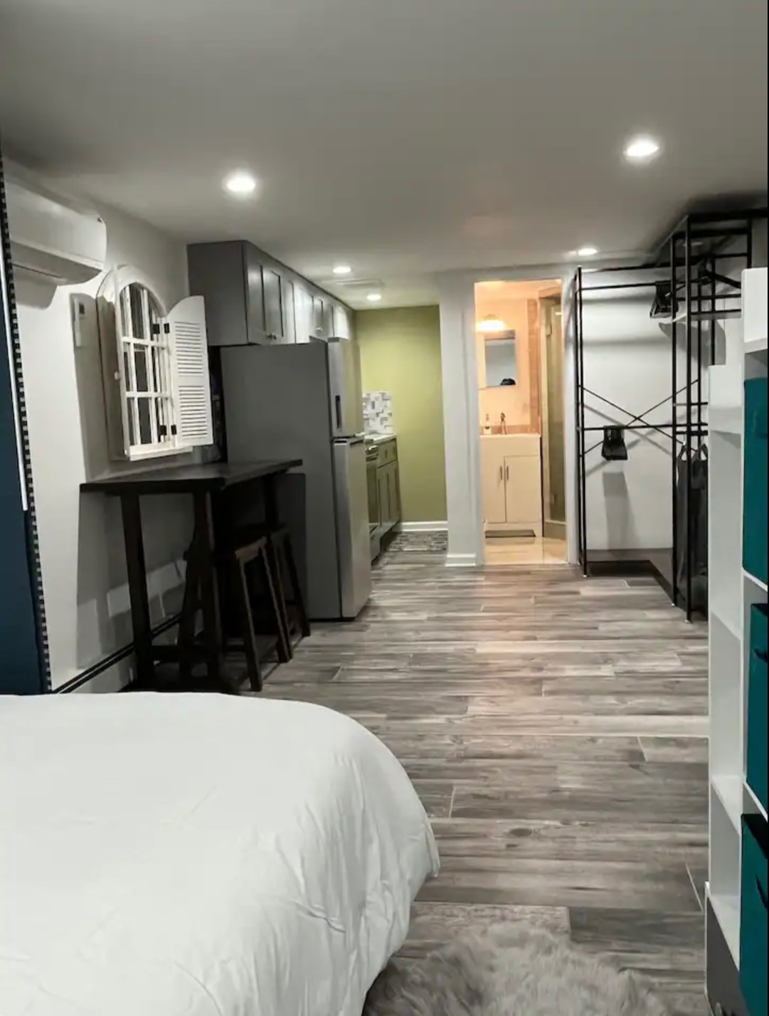 Newly furnished safe private studio apartment - Photo 11