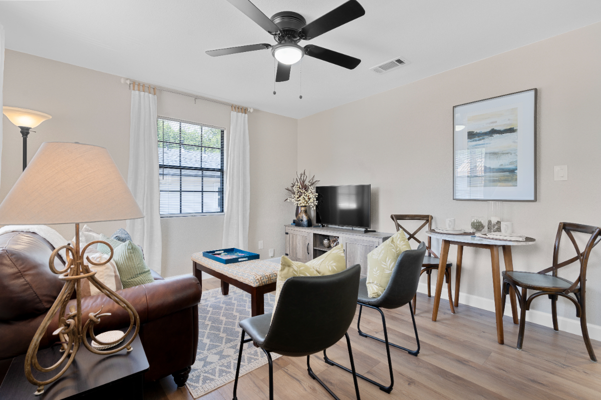 Newly Renovated Gorgeous Home - 2BR/2BA  - Ideal for Traveling Professionals & Displaced Families - Photo 11