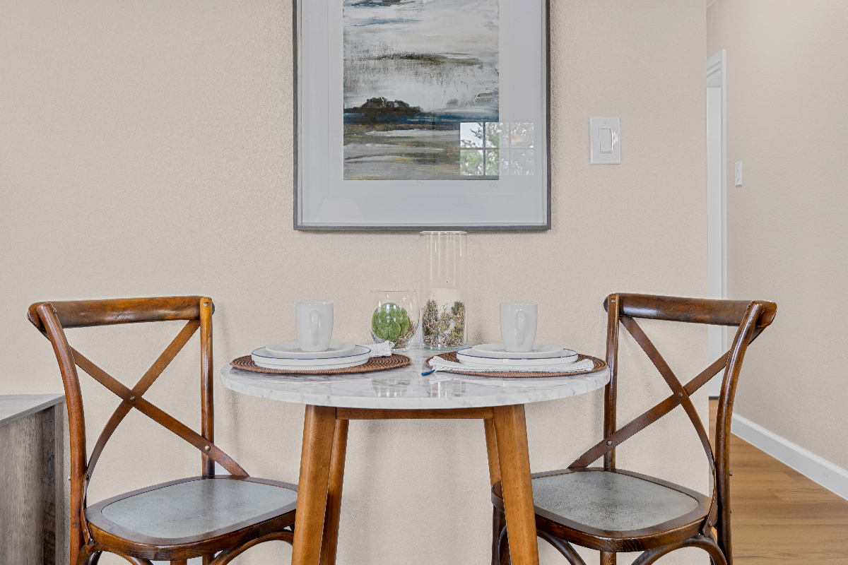 Newly Renovated Gorgeous Home - 2BR/2BA  - Ideal for Traveling Professionals & Displaced Families - Photo 12