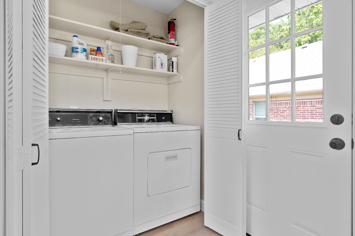 Newly Renovated Gorgeous Home - 2BR/2BA  - Ideal for Traveling Professionals & Displaced Families - Photo 7