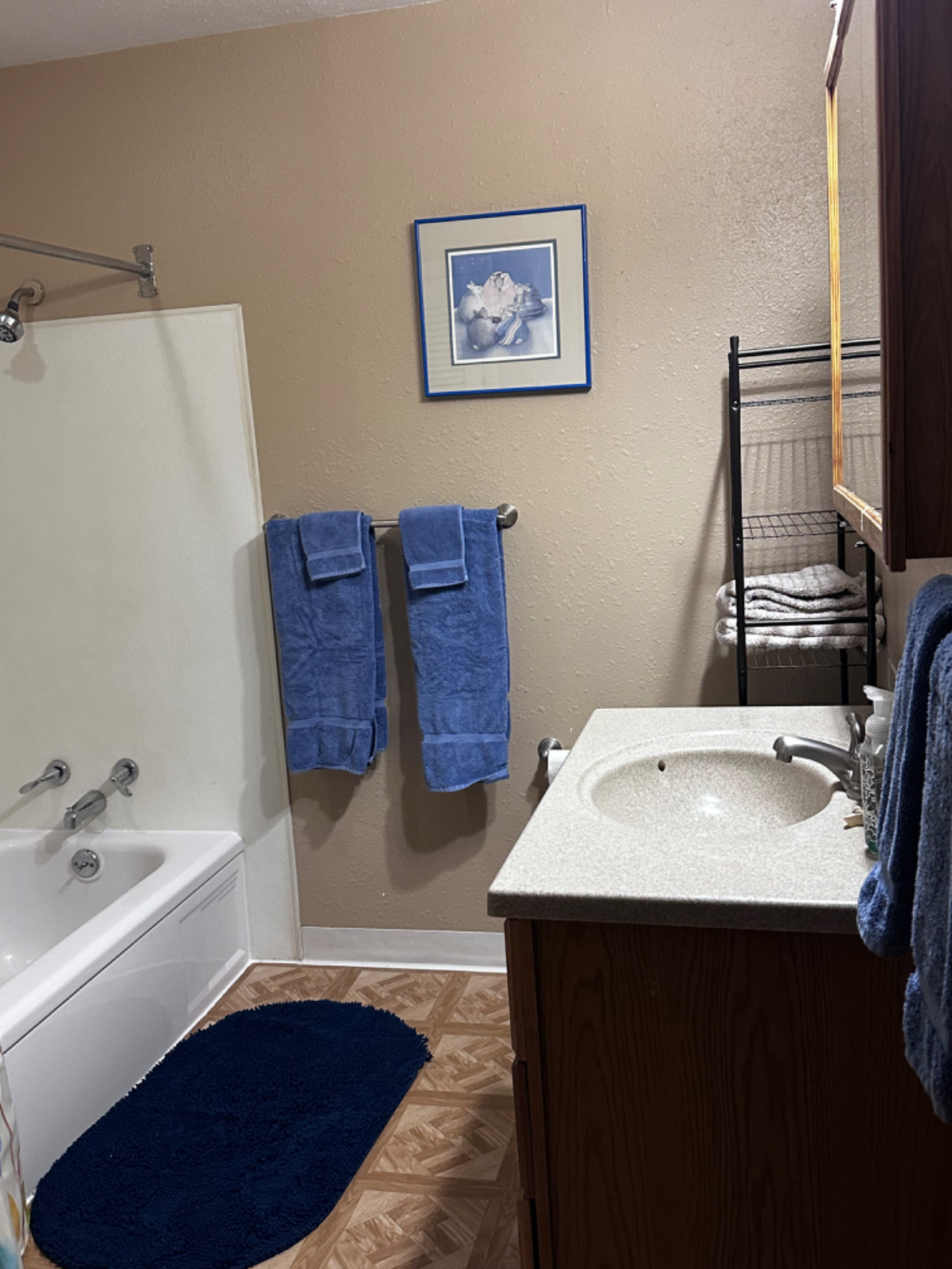Cheery, sunny, 2 bedroom, duplex unit close to downtown and library. - Photo 10
