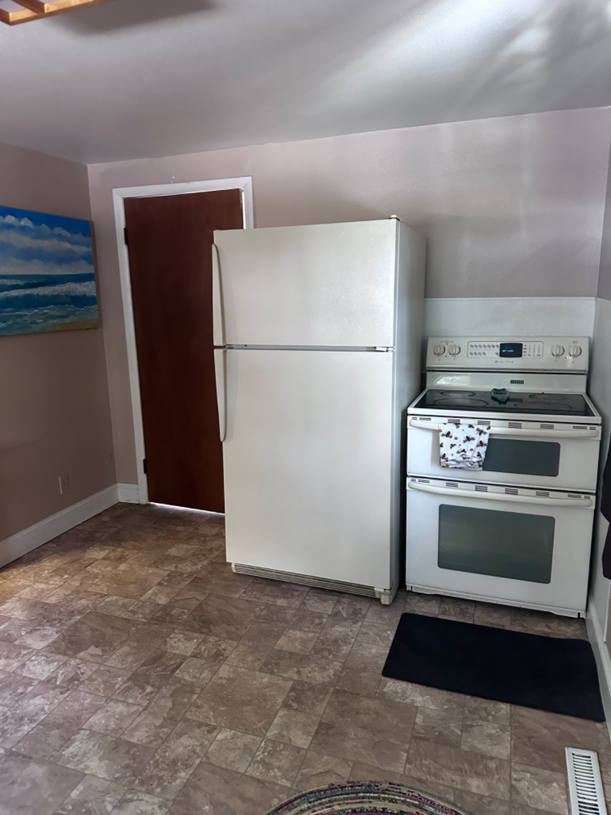 Cheery, sunny, 2 bedroom, duplex unit close to downtown and library. - Photo 4