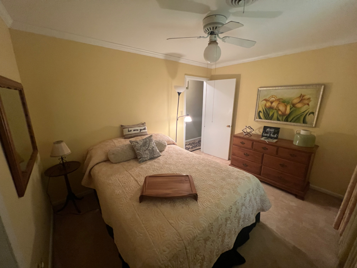 Comfort and Style - Cozy Private Rooms in Hampton with Great Amenities and Prime Location Room 1