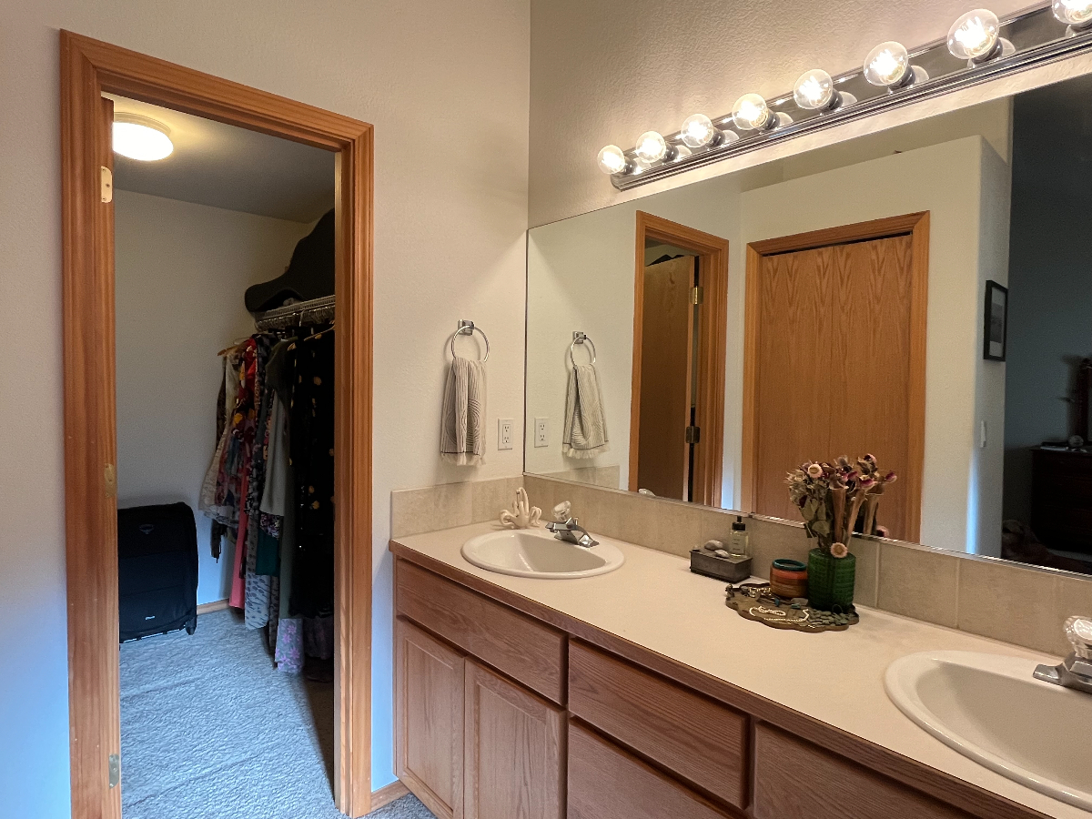 Private Bedroom Suite in SW Bend. Great River Access. Garage Parking. - Photo 5