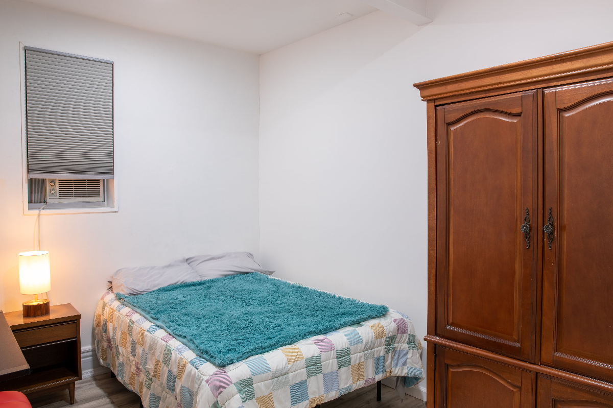 3 Bedroom Apartment 5min to Albany Med, Modern Comforts - Steps to Trendy Bars & Washington Park & S - Photo 12