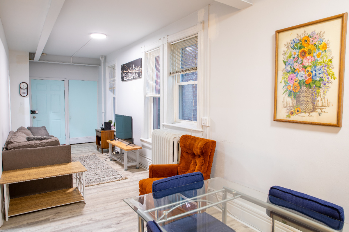 3 Bedroom Apartment 5min to Albany Med, Modern Comforts - Steps to Trendy Bars & Washington Park & S - Photo 1