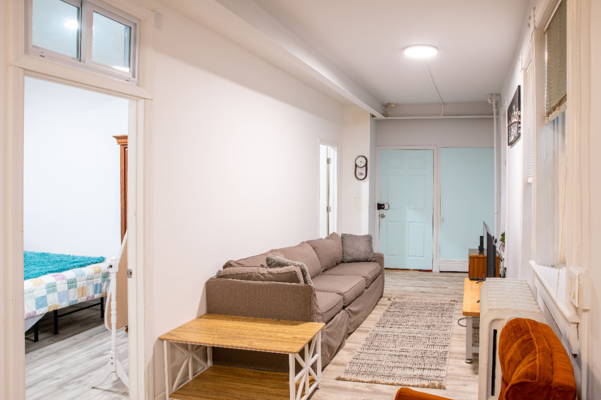 3 Bedroom Apartment 5min to Albany Med, Modern Comforts - Steps to Trendy Bars & Washington Park & S - Photo 2