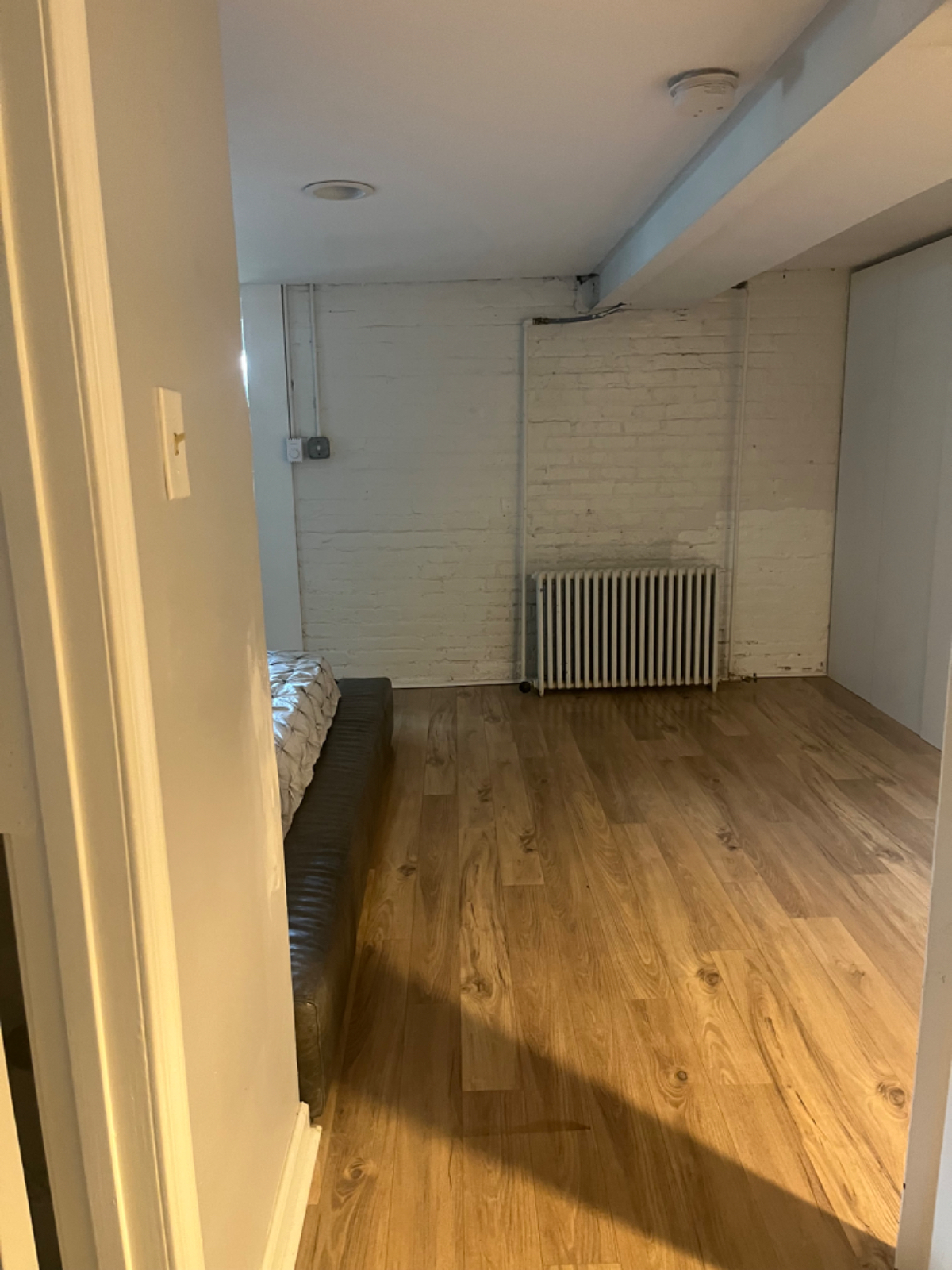 Renovated English Basement - Photo 10