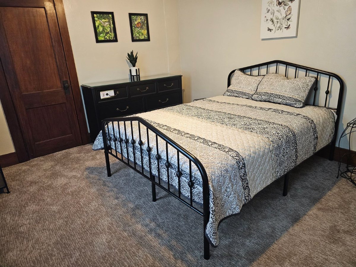 Comfy Upstairs Apt - Photo 9