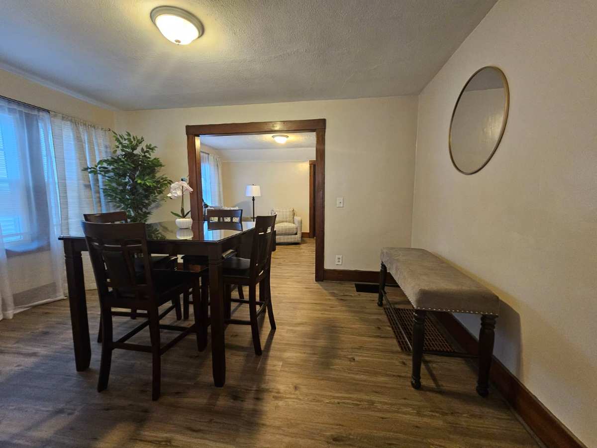 Comfy Upstairs Apt - Photo 6