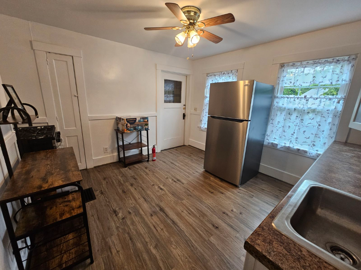 Comfy Upstairs Apt - Photo 4