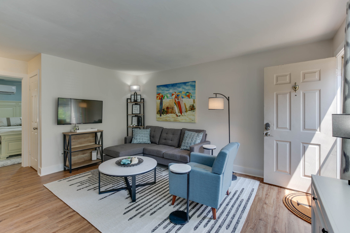 Renovated & Fully Furnished 1-Bedroom Condo - Conveniently Located - Photo 2