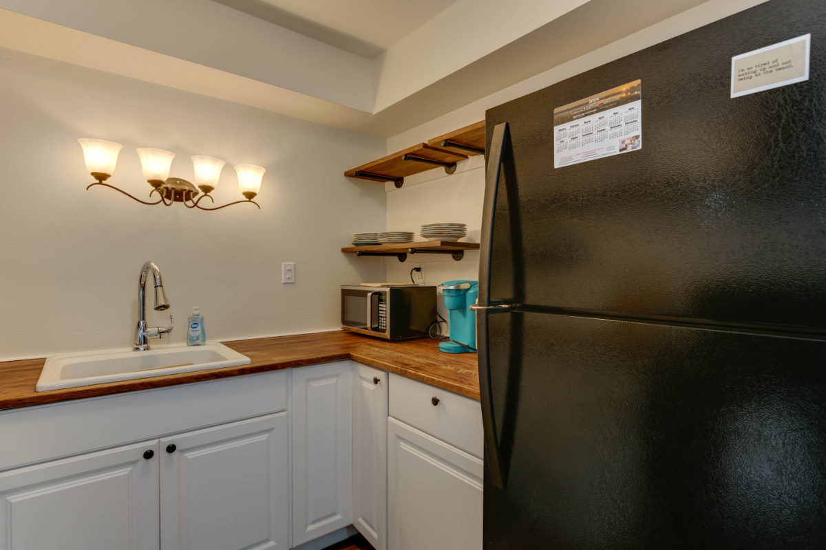 Renovated & Fully Furnished 1-Bedroom Condo - Conveniently Located - Photo 8
