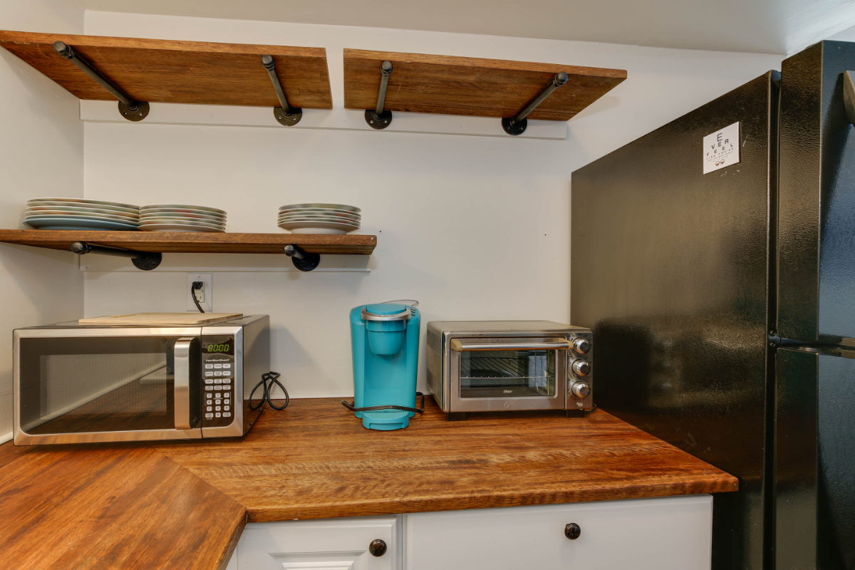 Renovated & Fully Furnished 1-Bedroom Condo - Conveniently Located - Photo 9