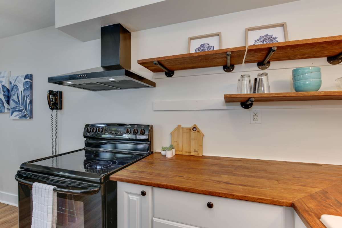 Renovated & Fully Furnished 1-Bedroom Condo - Conveniently Located - Photo 10