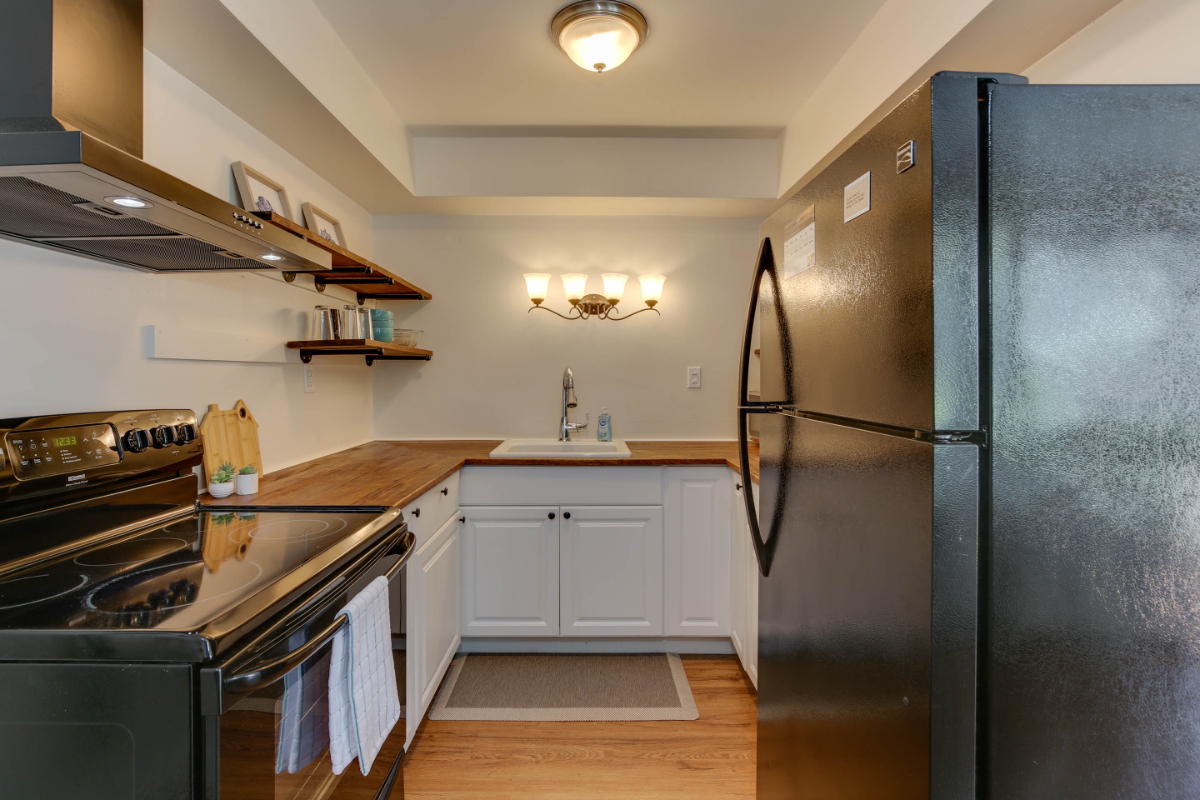 Renovated & Fully Furnished 1-Bedroom Condo - Conveniently Located - Photo 7