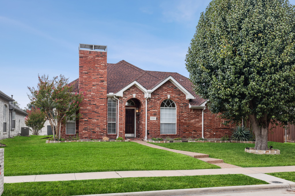 TCH - Spacious 4bd/2ba home in Plano w/ Workspace - DM - Photo 2