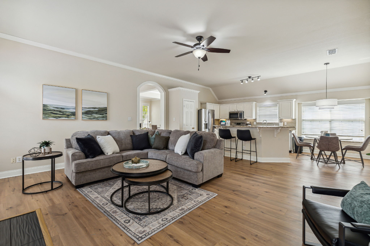TCH - Spacious 4bd/2ba home in Plano w/ Workspace - DM - Photo 5