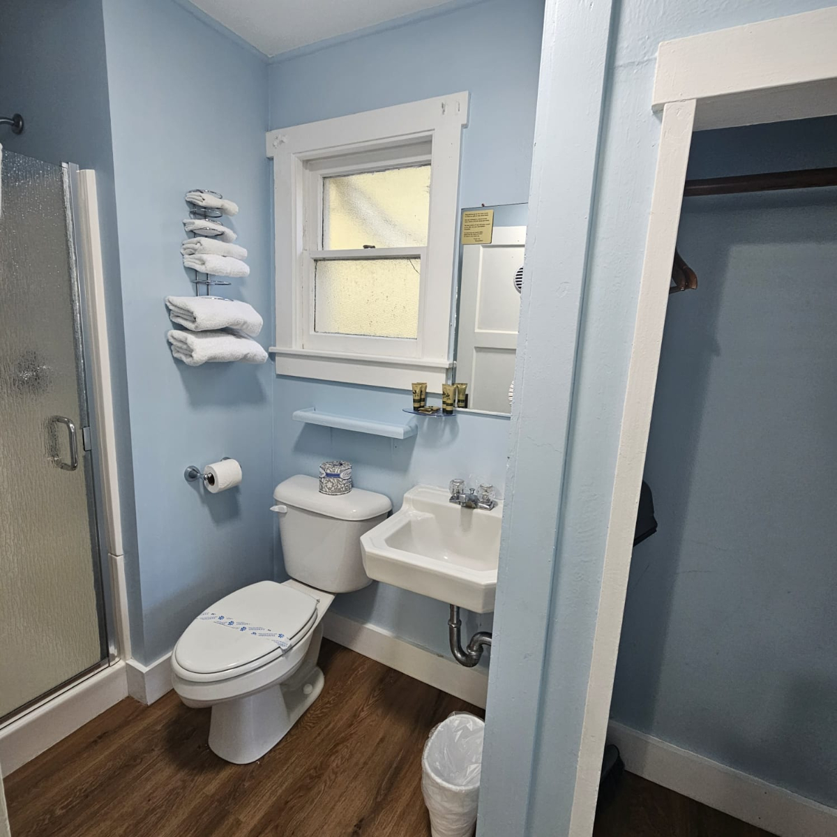 Skylark Shores -Cabin 120 - 2 Double's & Kitchen - Photo 2