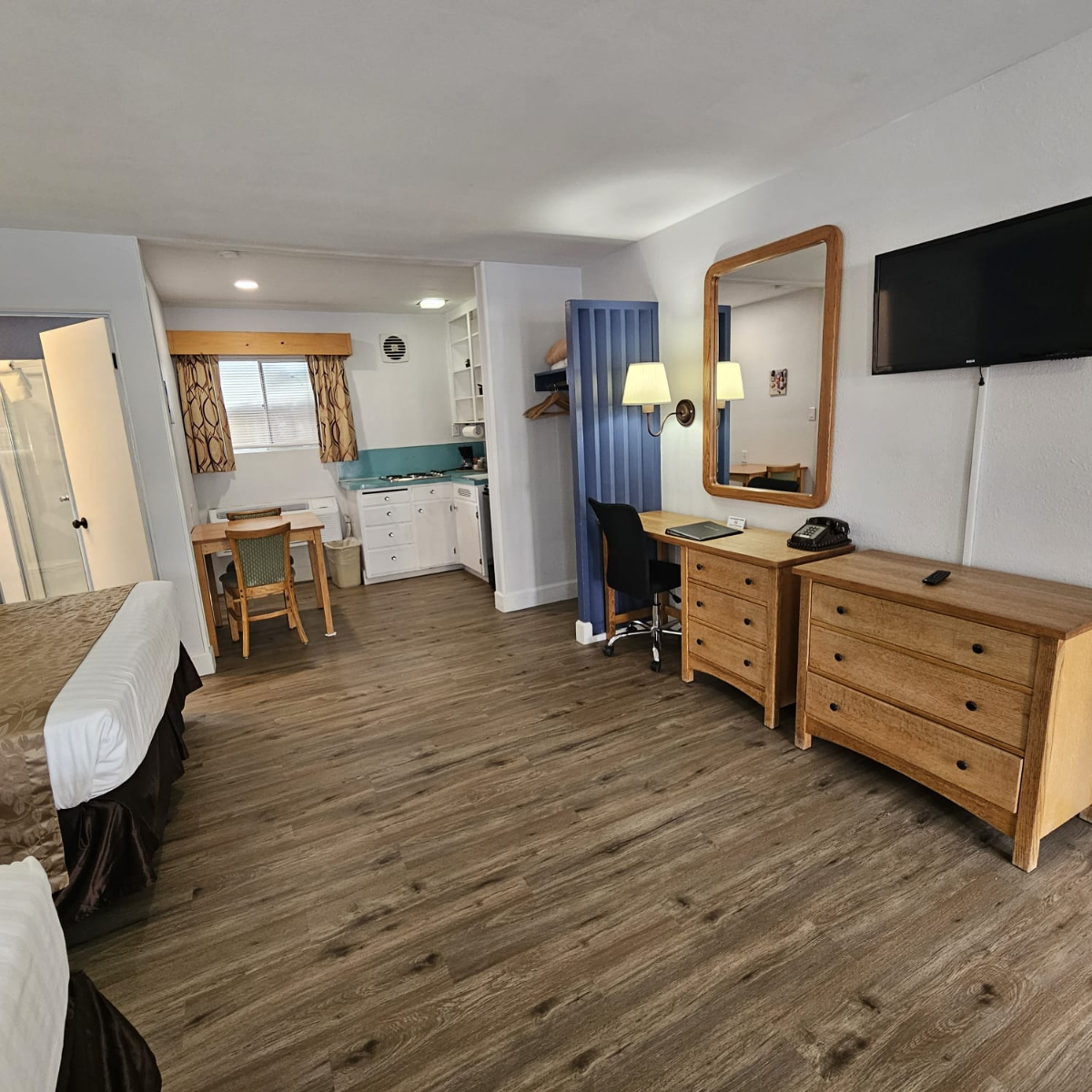 Skylark Shores -Cabin 120 - 2 Double's & Kitchen - Photo 2
