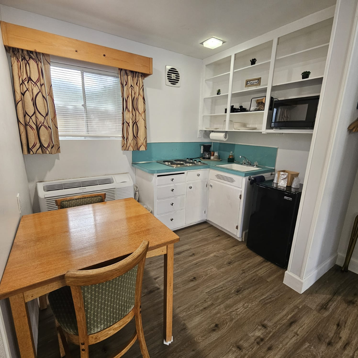 Skylark Shores -Cabin 120 - 2 Double's & Kitchen - Photo 4