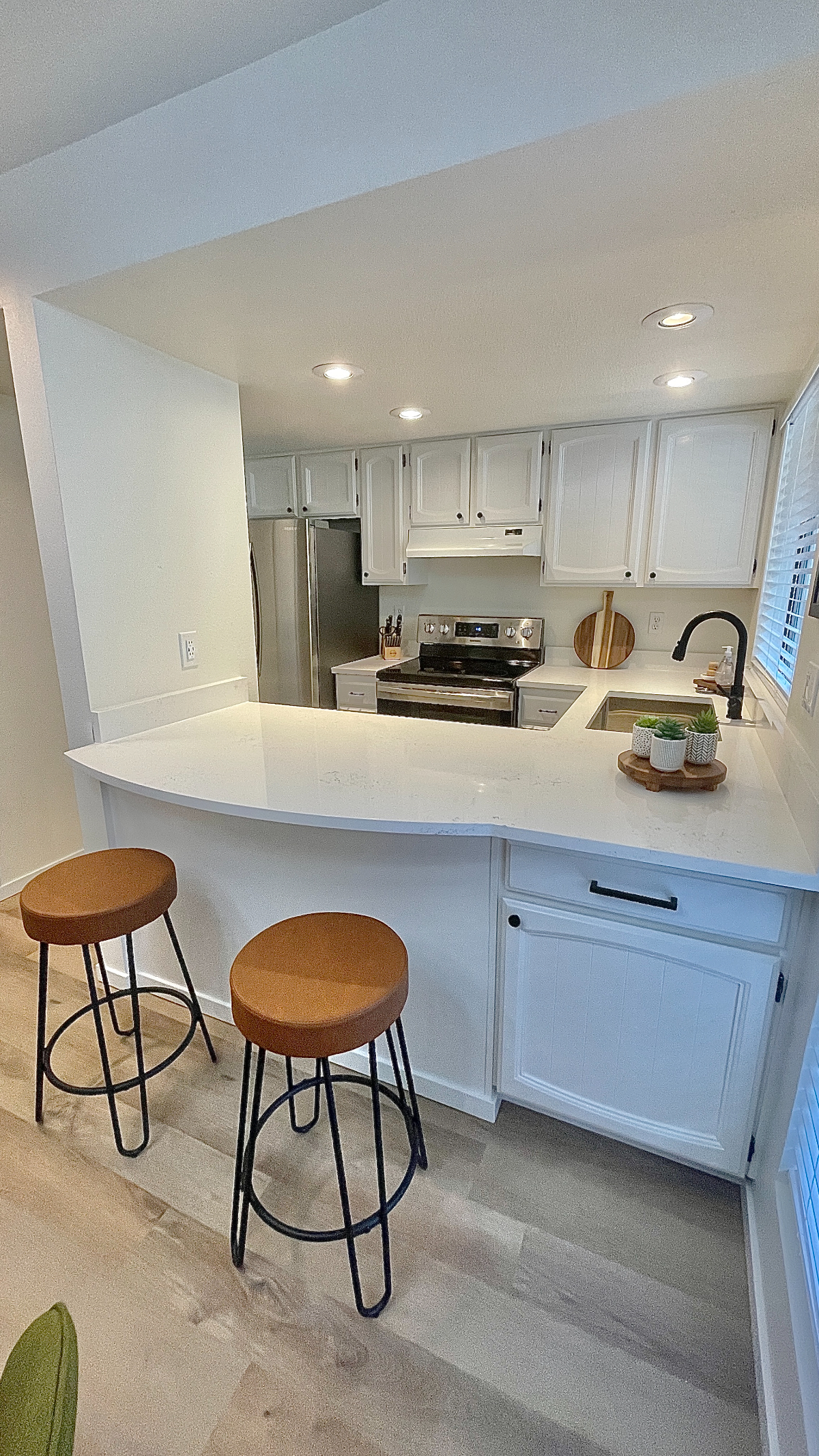 Tastefully furnished 1-bedroom condo close to Bellevue downtown - Photo 4