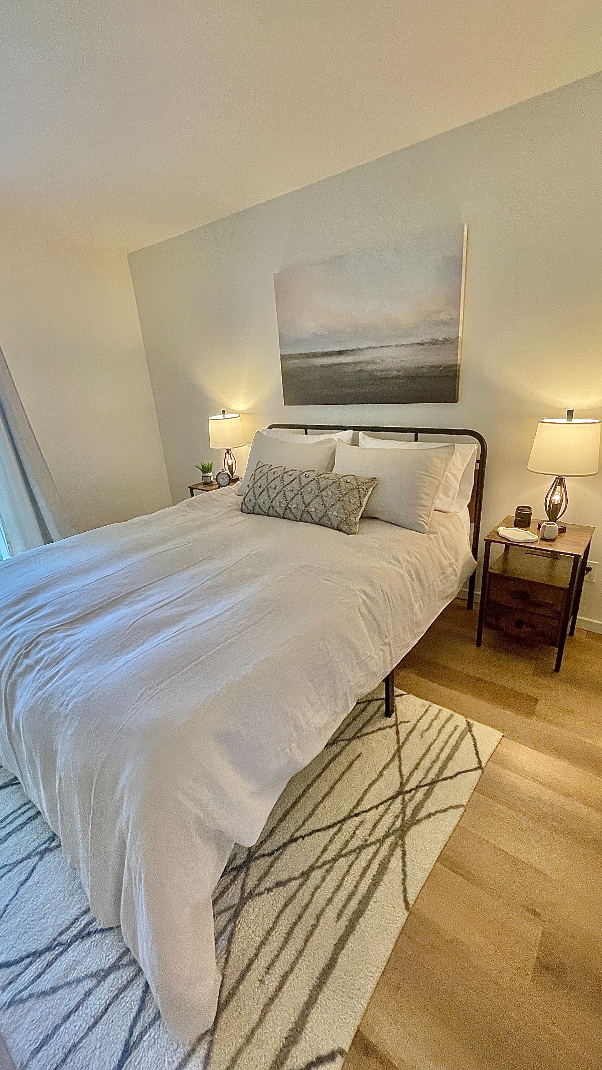 Tastefully furnished 1-bedroom condo close to Bellevue downtown