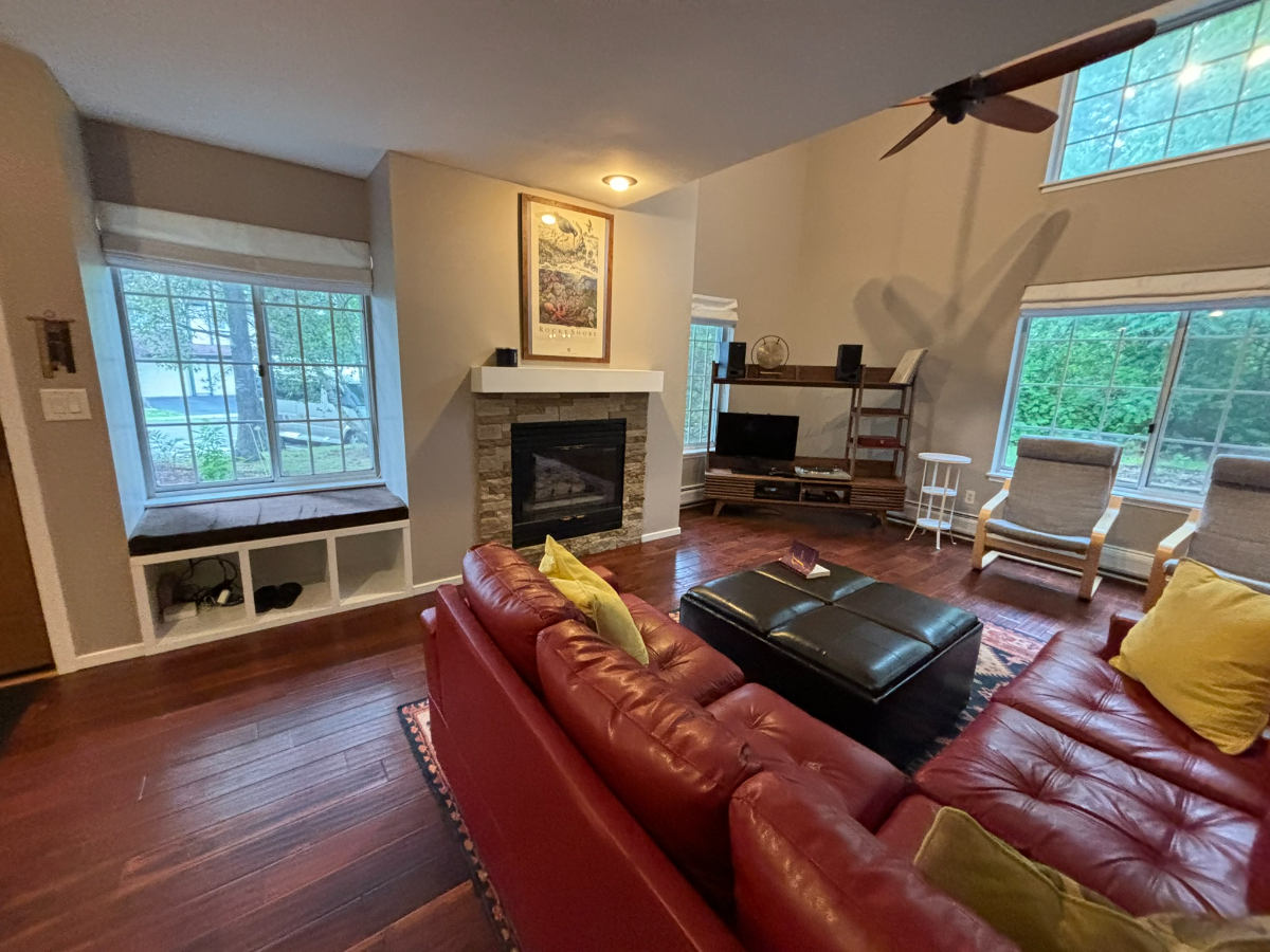 Entire Condo - Photo 2