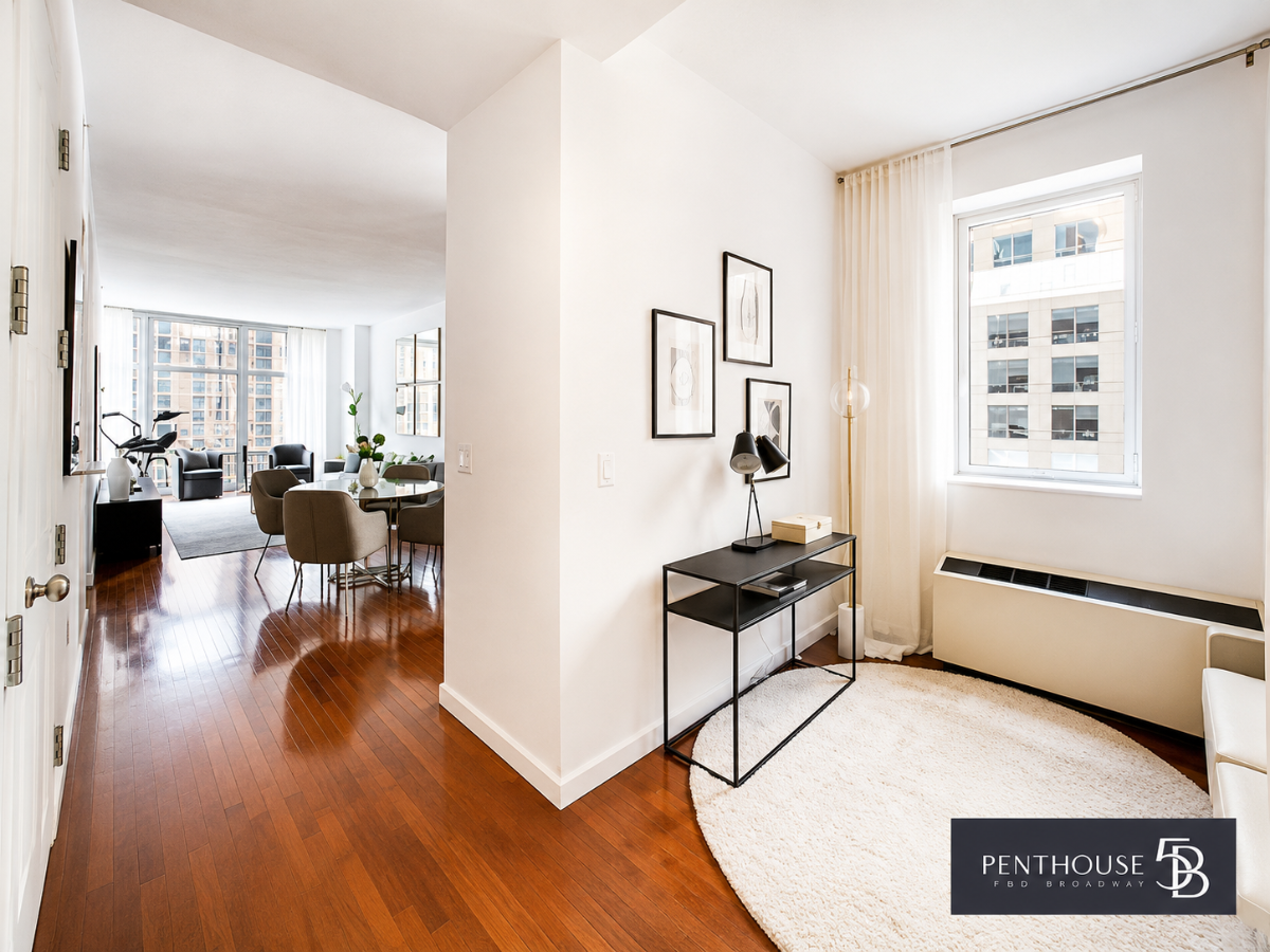 Iconic Times Square Penthouse - Photo 2