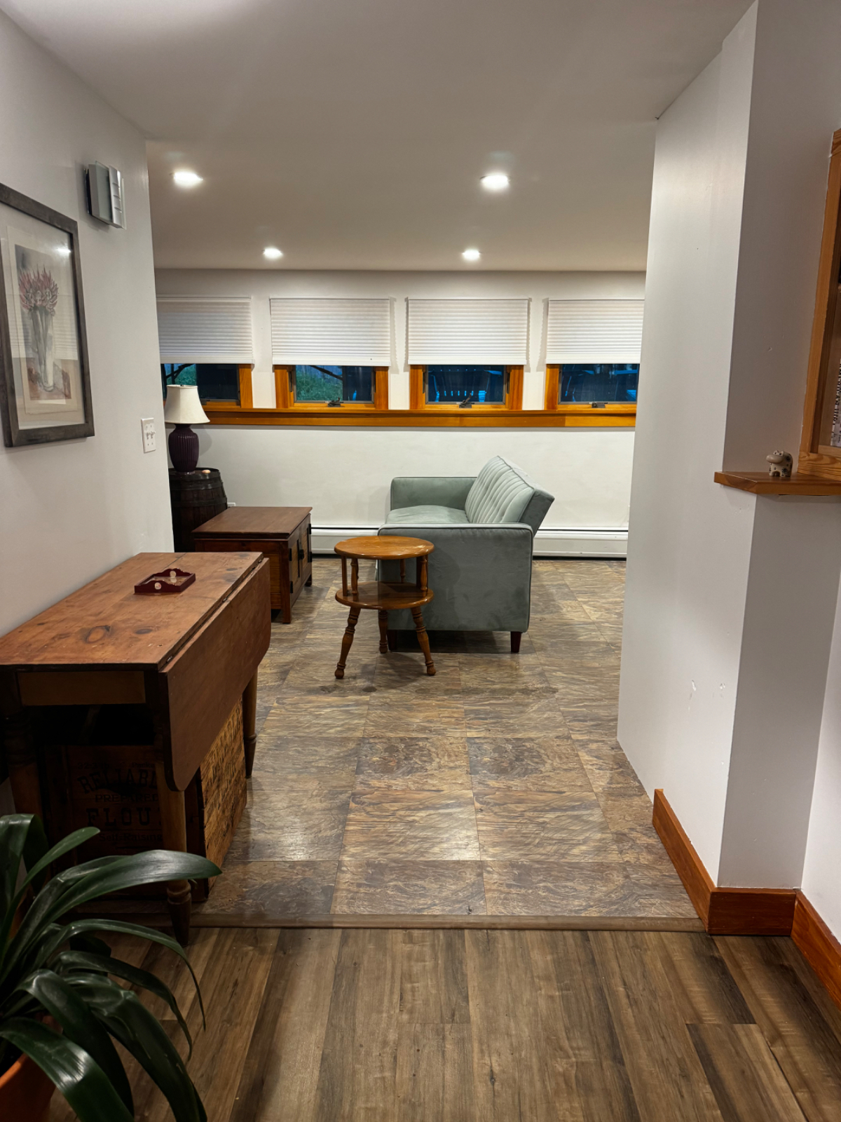 Separate Suite - Photo 2