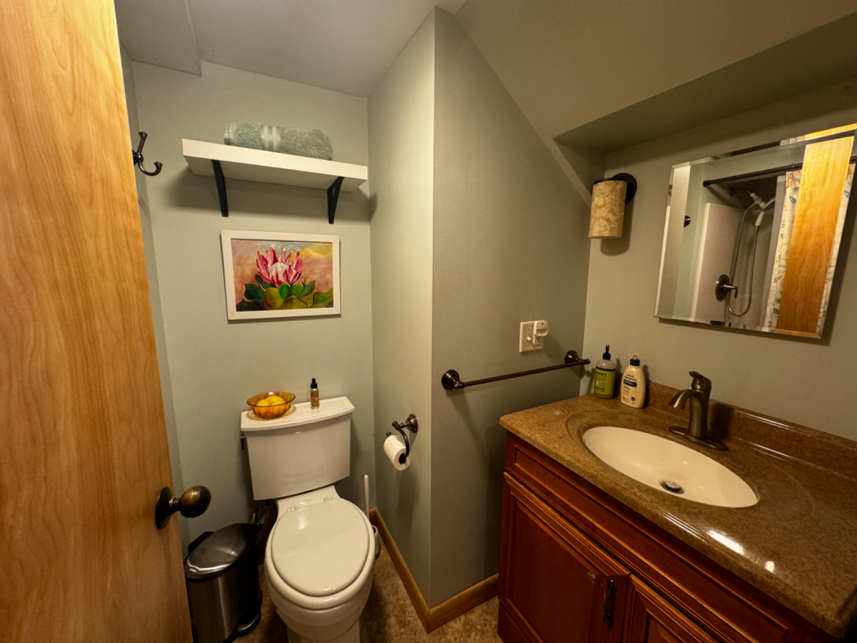 Separate Suite - Photo 3