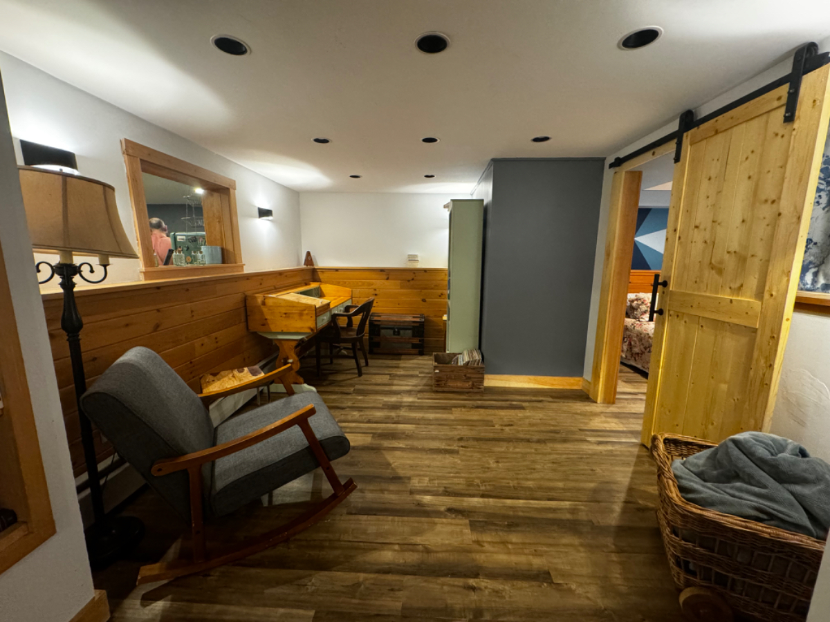 Separate Suite - Photo 7