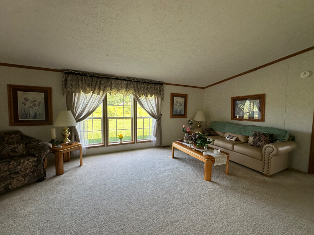 Pristine home with gorgeous views, close to hospitals, price per bedroom - Photo 11