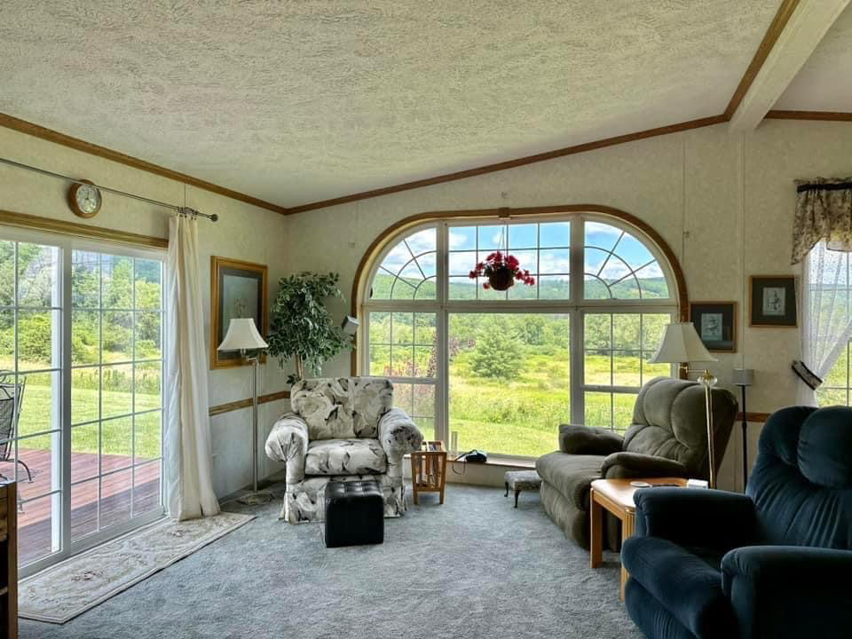 Pristine home with gorgeous views, close to hospitals, price per bedroom - Photo 5