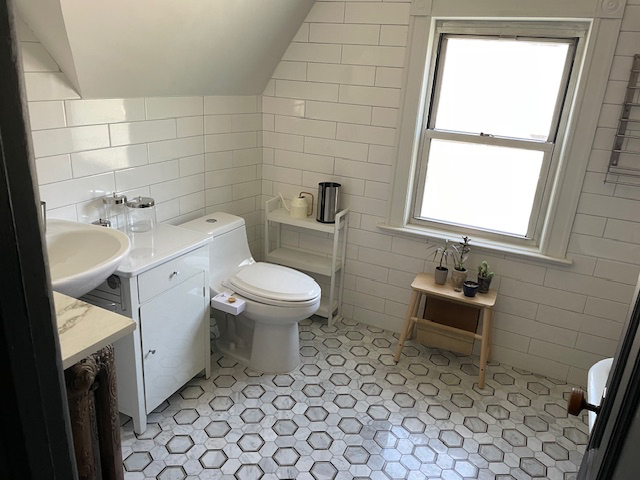 Guest Apartment in 1905 Victorian House - Photo 8