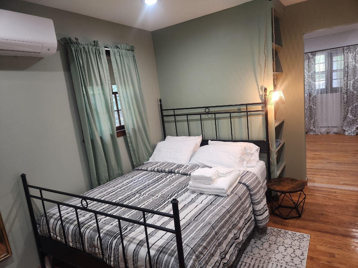 Cozy Modern Cottage on Middle Island next to Golf, Country Club and Lakes. - Photo 4
