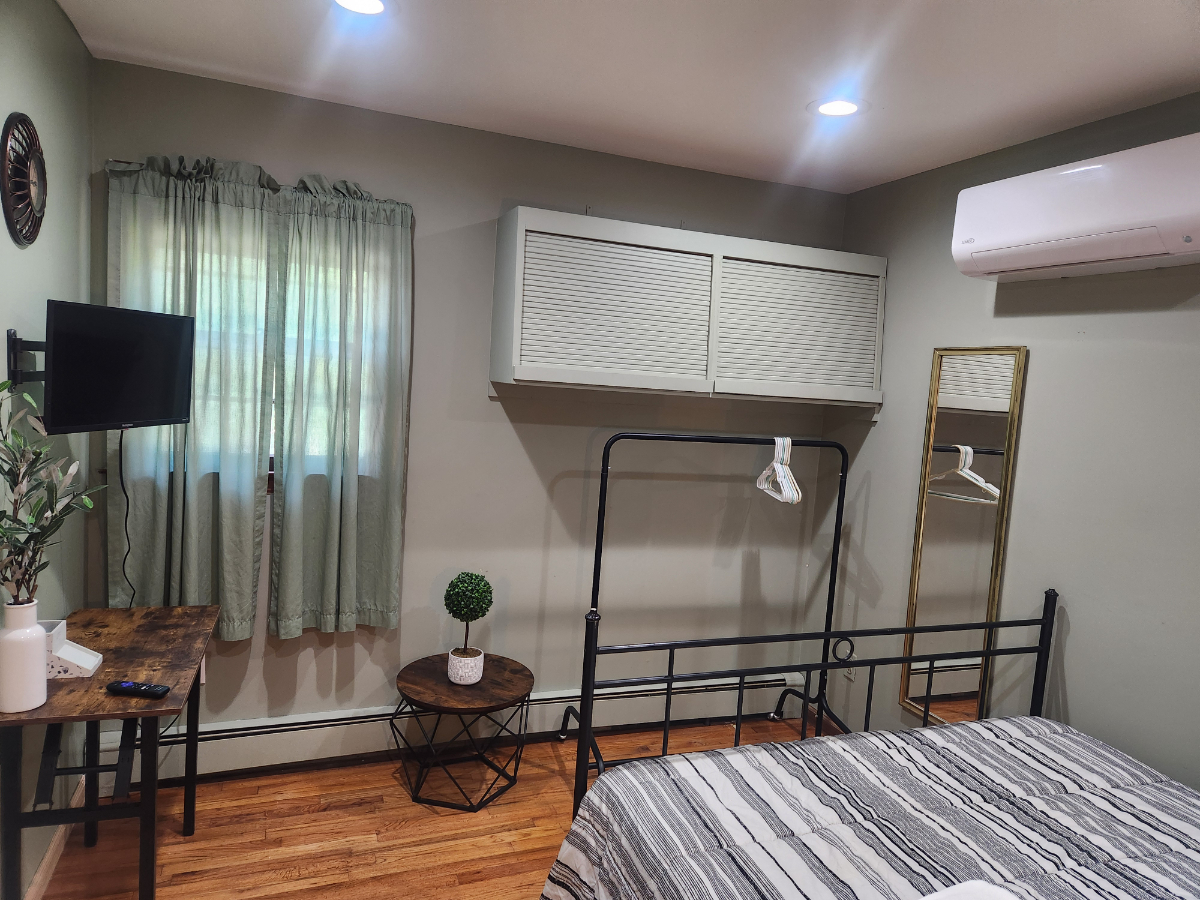 Cozy Modern Cottage on Middle Island next to Golf, Country Club and Lakes. - Photo 8