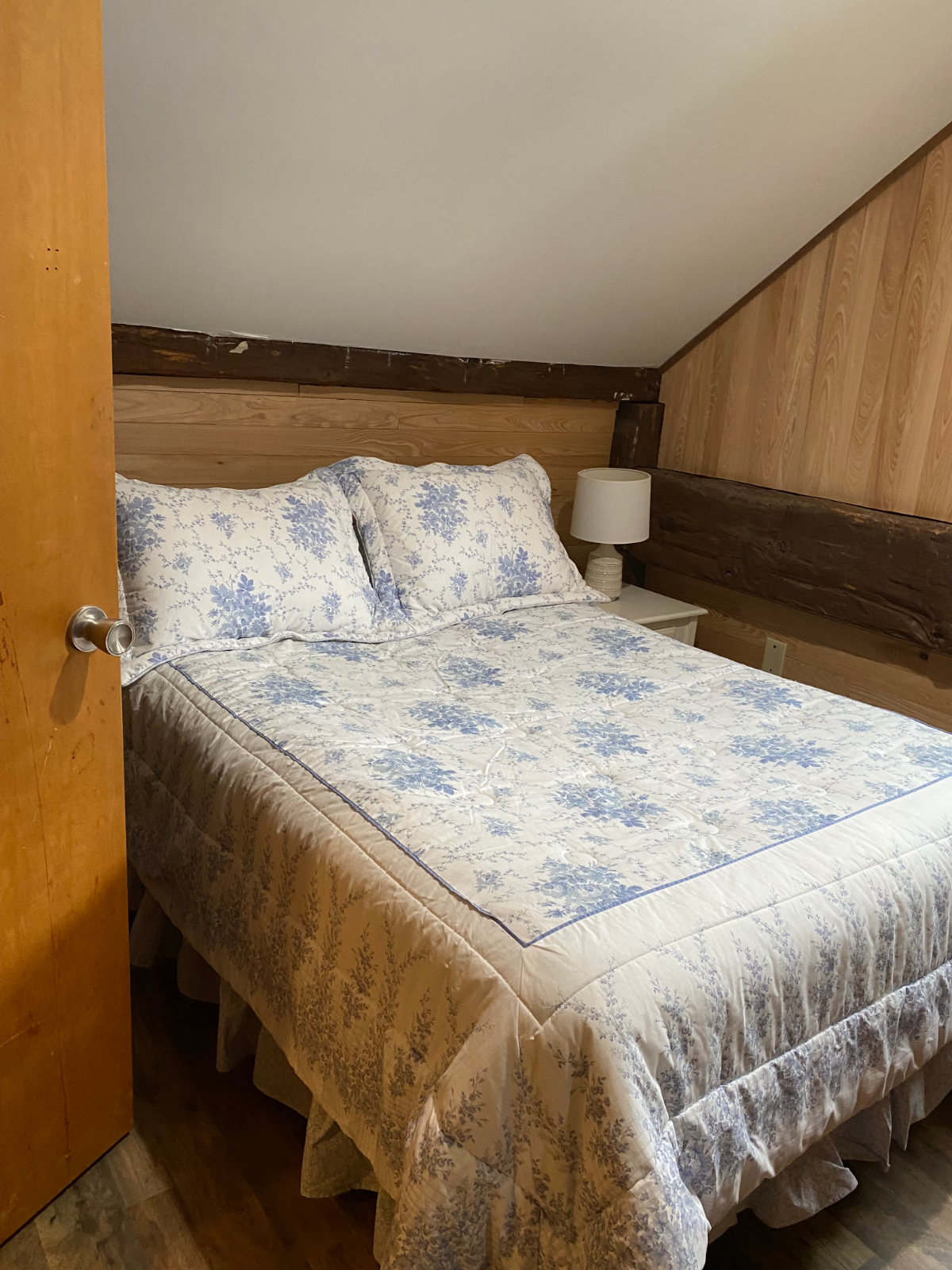 Large 4 Bedroom, 2.5 Bath Apartment in converted Barn on the River - Photo 10