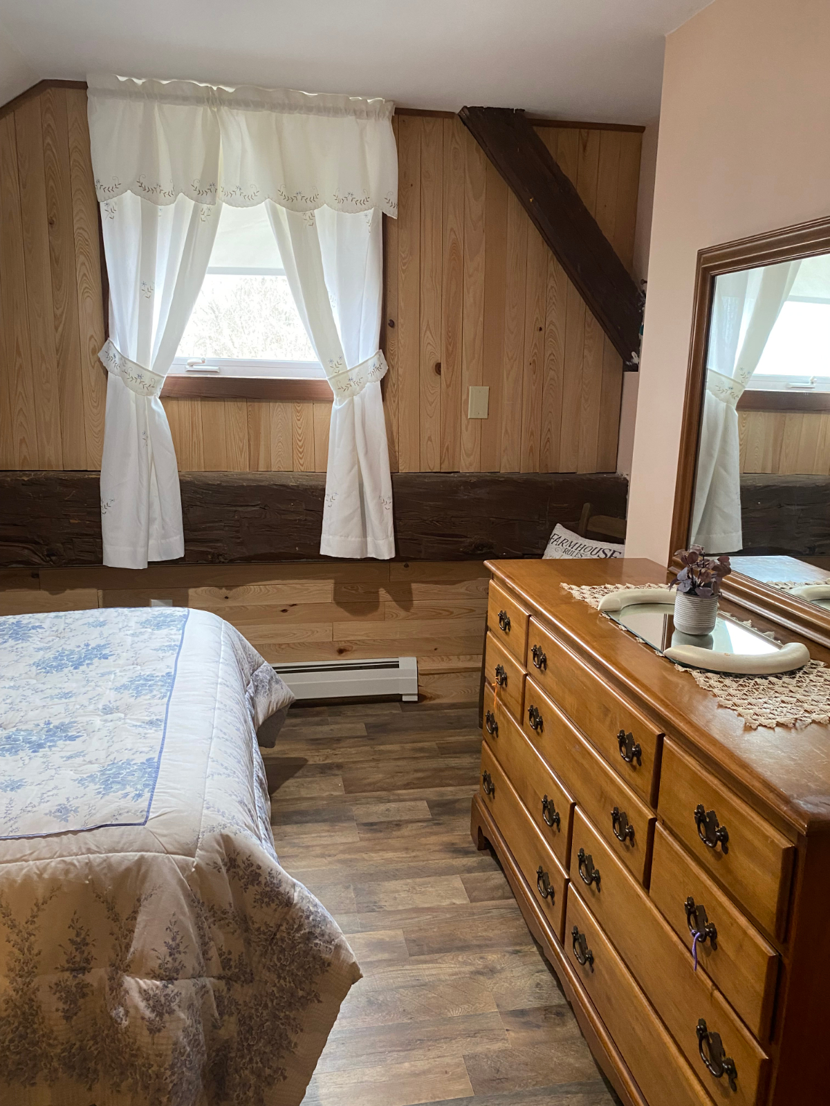 Large 4 Bedroom, 2.5 Bath Apartment in converted Barn on the River - Photo 8