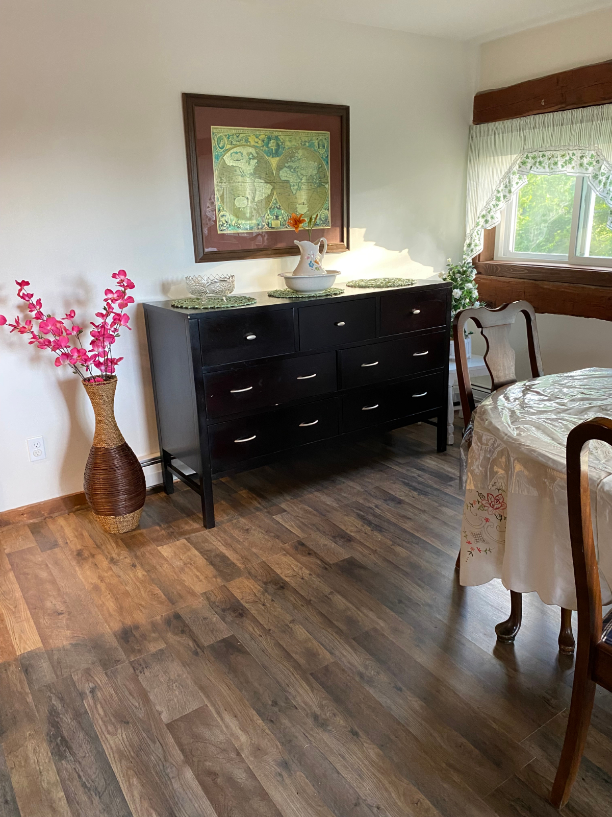 Large 4 Bedroom, 2.5 Bath Apartment in converted Barn on the River - Photo 1