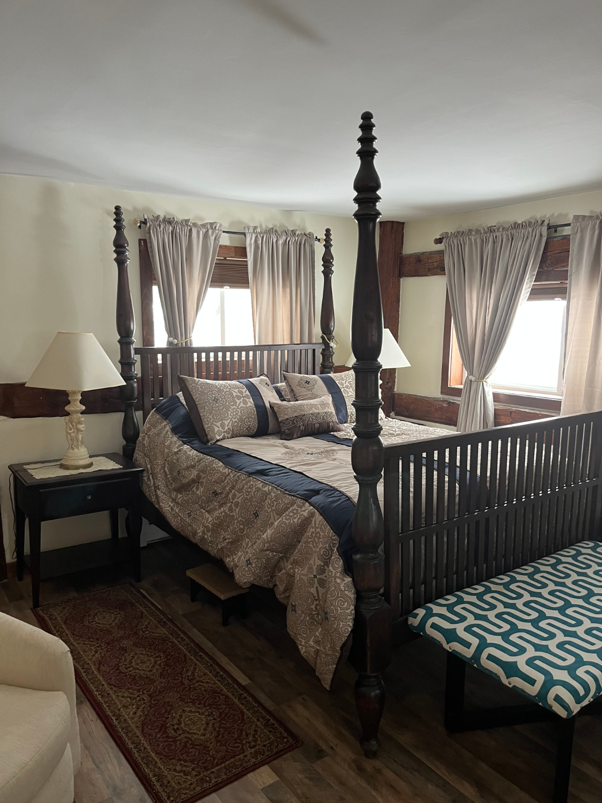 Large 4 Bedroom, 2.5 Bath Apartment in converted Barn on the River - Photo 5