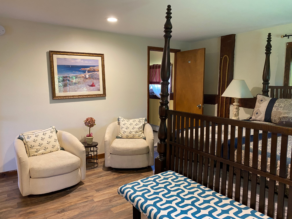 Large 4 Bedroom, 2.5 Bath Apartment in converted Barn on the River - Photo 4