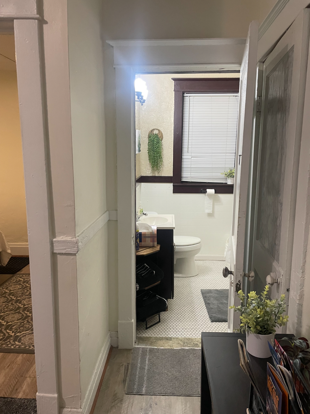 Cozy One Bedroom Apartment  on the first floor. - Photo 11