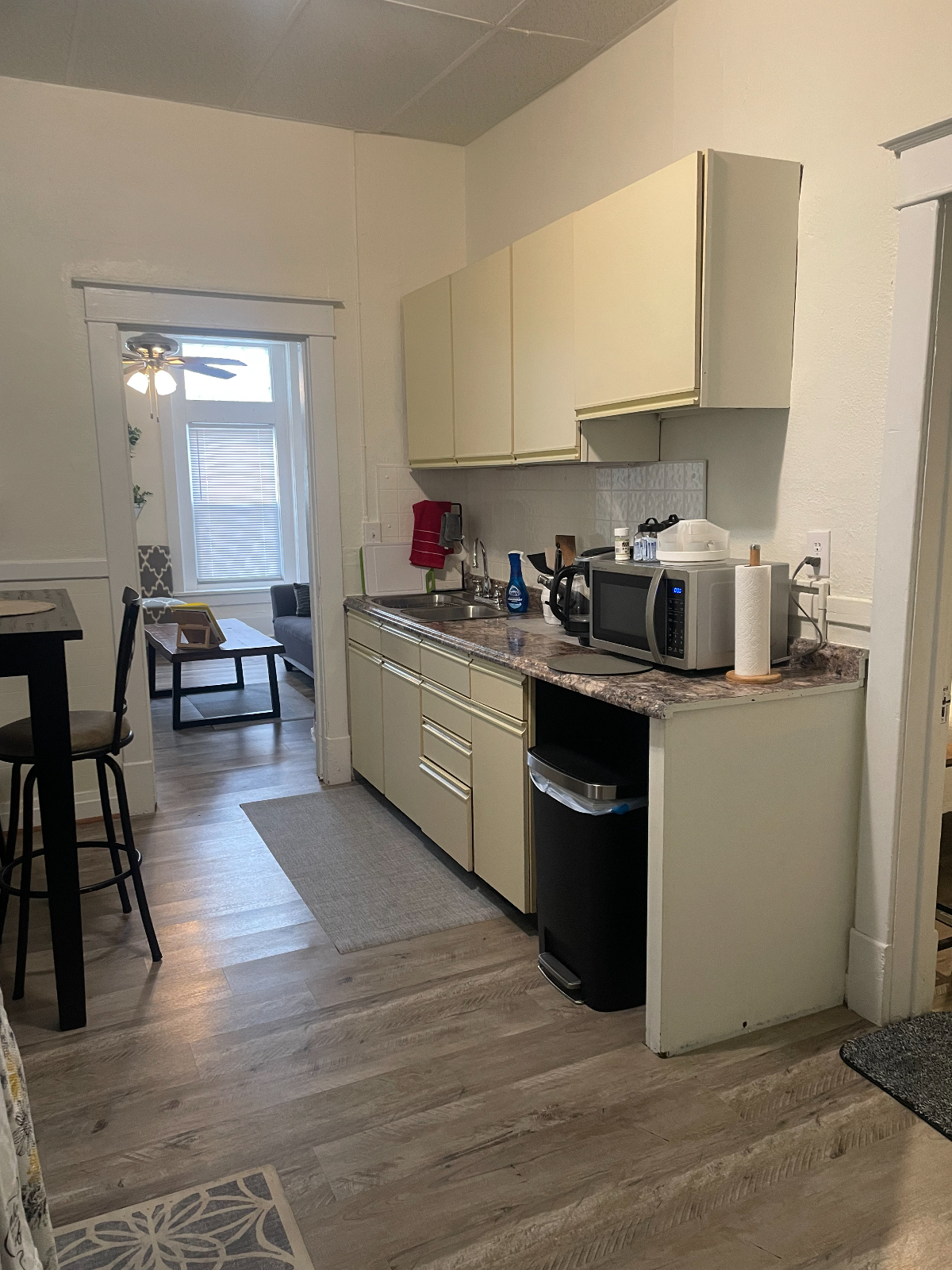 Cozy One Bedroom Apartment  on the first floor. - Photo 8