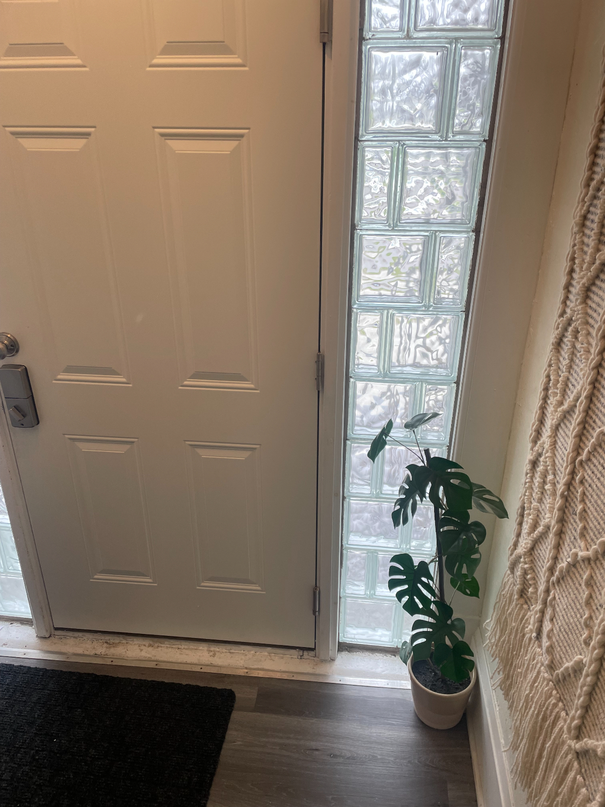 Cozy One Bedroom Apartment on the first floor. - Photo 3