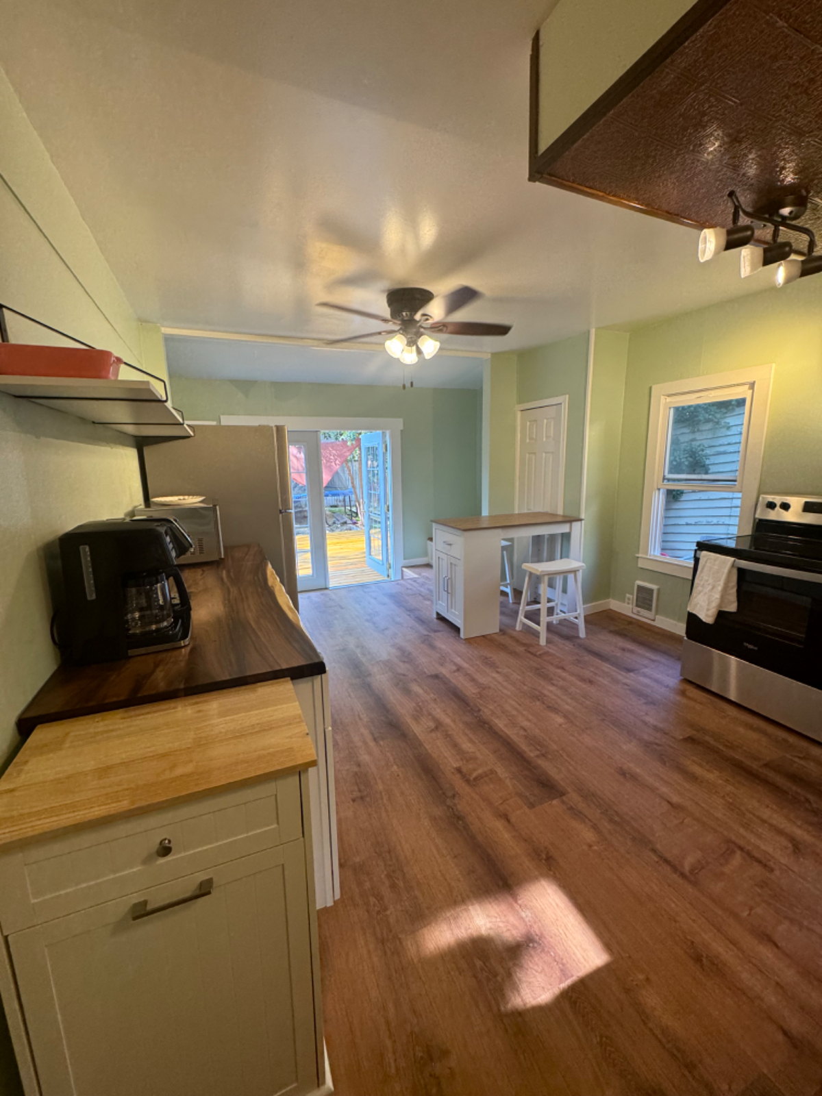 Newly Remodeled, w/Laundry, All Utilities Included - Photo 3