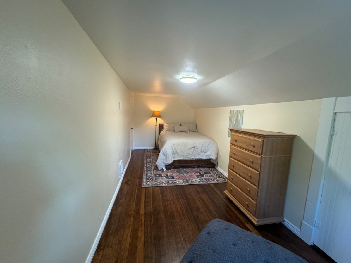 Newly Remodeled, w/Laundry, All Utilities Included - Photo 4