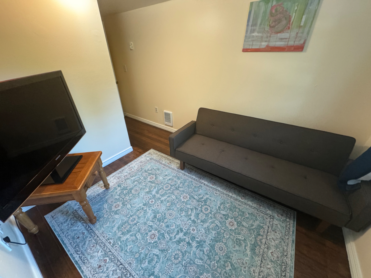 Newly Remodeled, w/Laundry, All Utilities Included - Photo 5